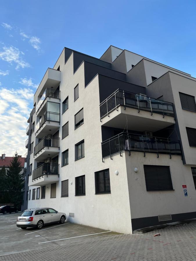 Elegant Escape Apartment II - City Centre Pressburg Exterior foto